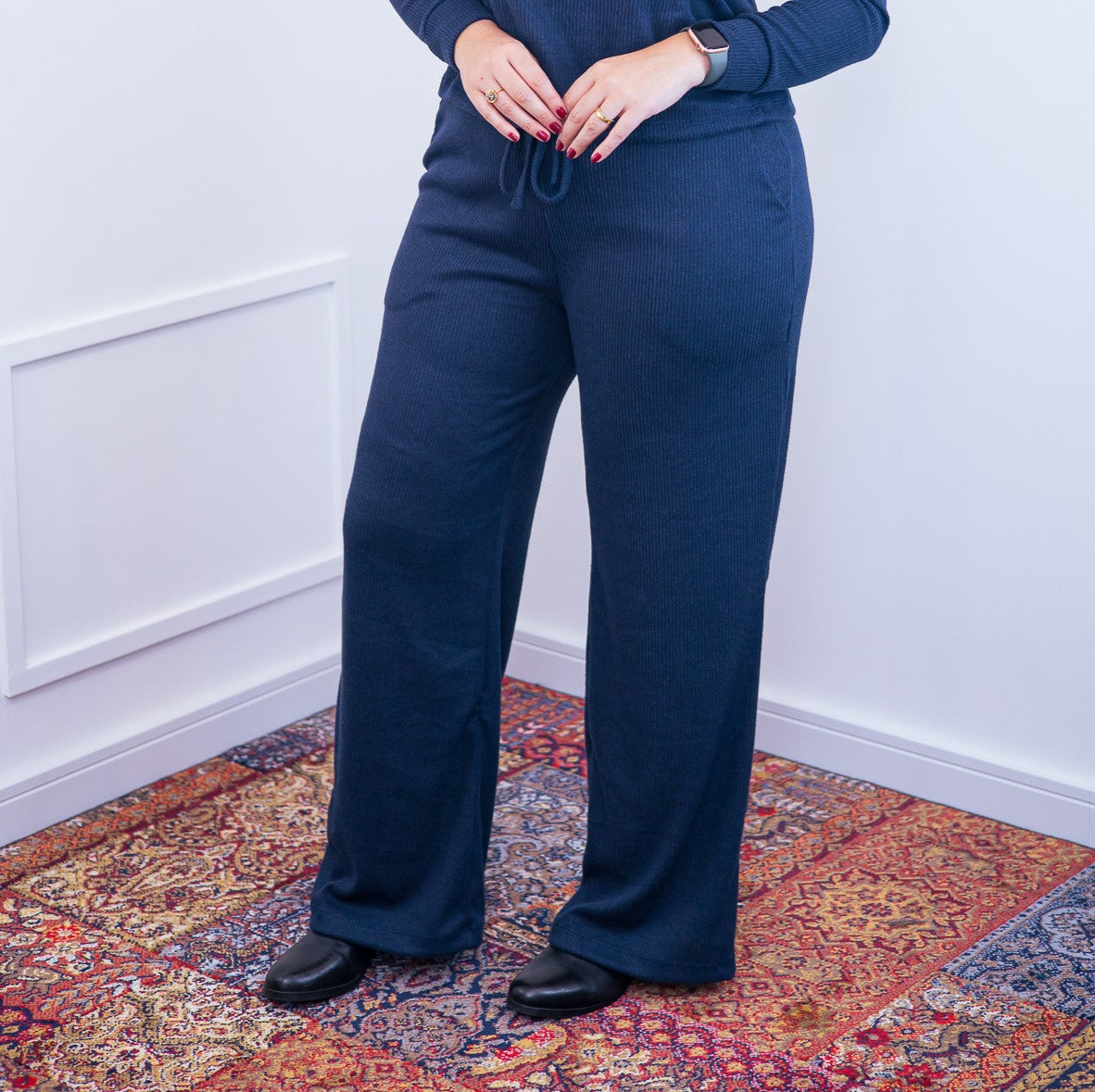 Calça Thais – Pantalona em Lãzinha Canelada com Bolsos Laterais - Bazar Online