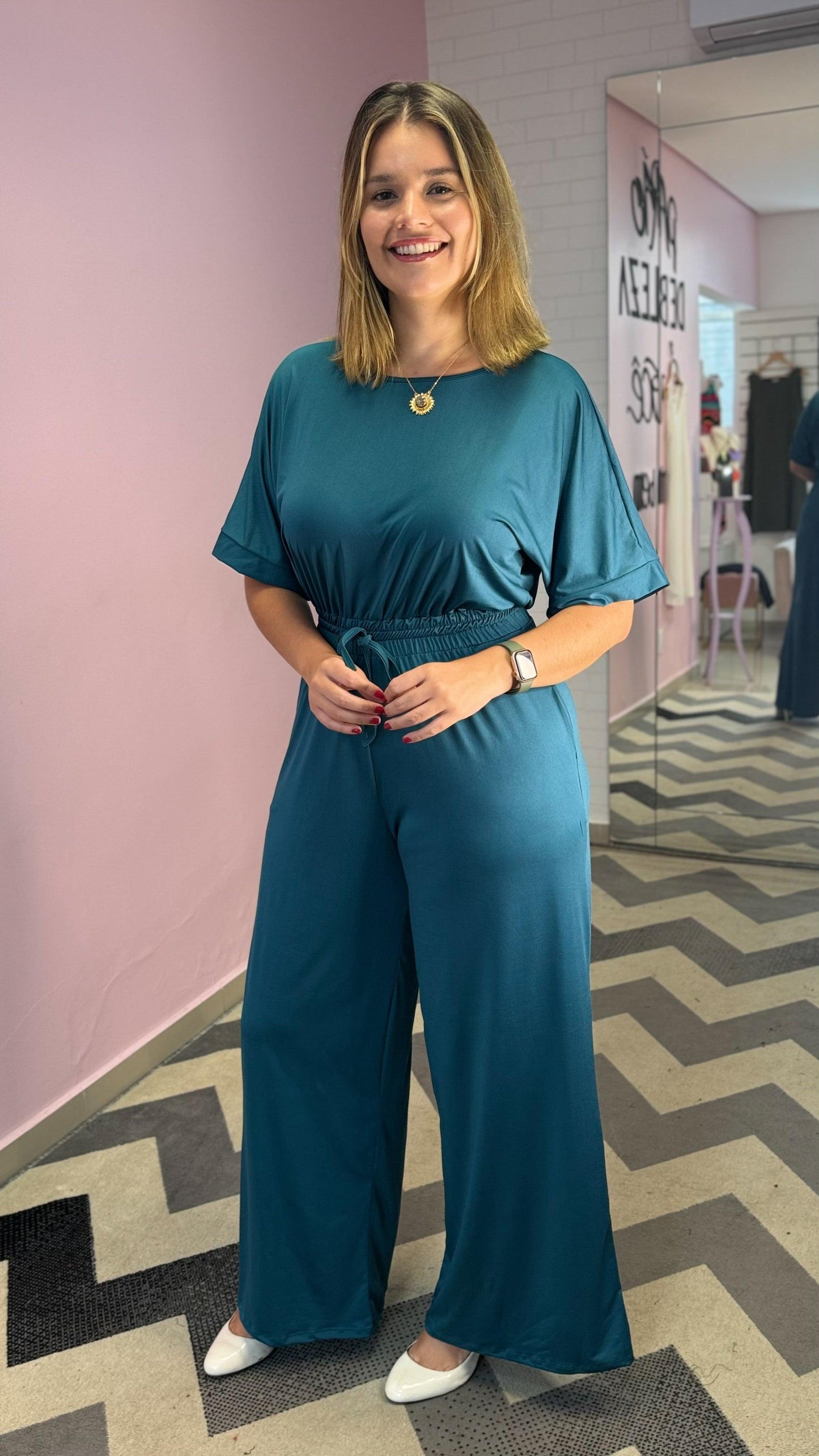 Macacão Isadora - Manga Japonesa com Calça Pantalona - Bazar Online