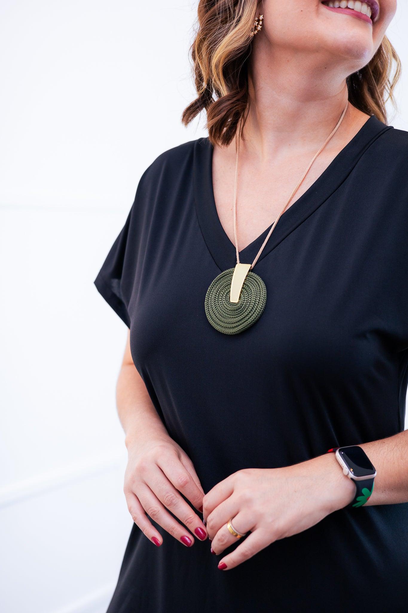 Vestido Antonella - Decote V e Fendas Laterais em Malha Confort - Bazar Online