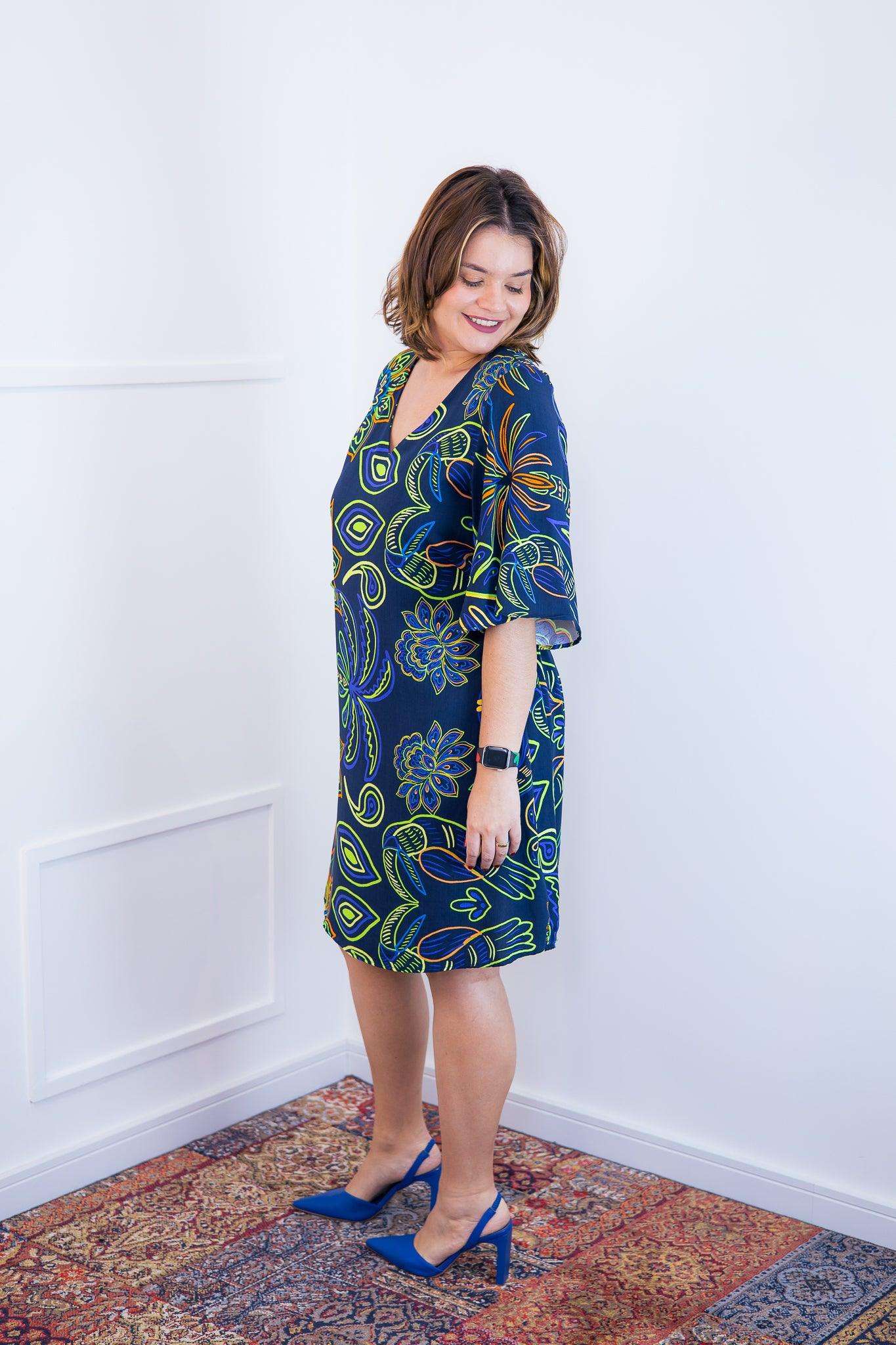 Vestido Sabrina - Decote V Manga Morcego em Viscolinho - Bazar Online