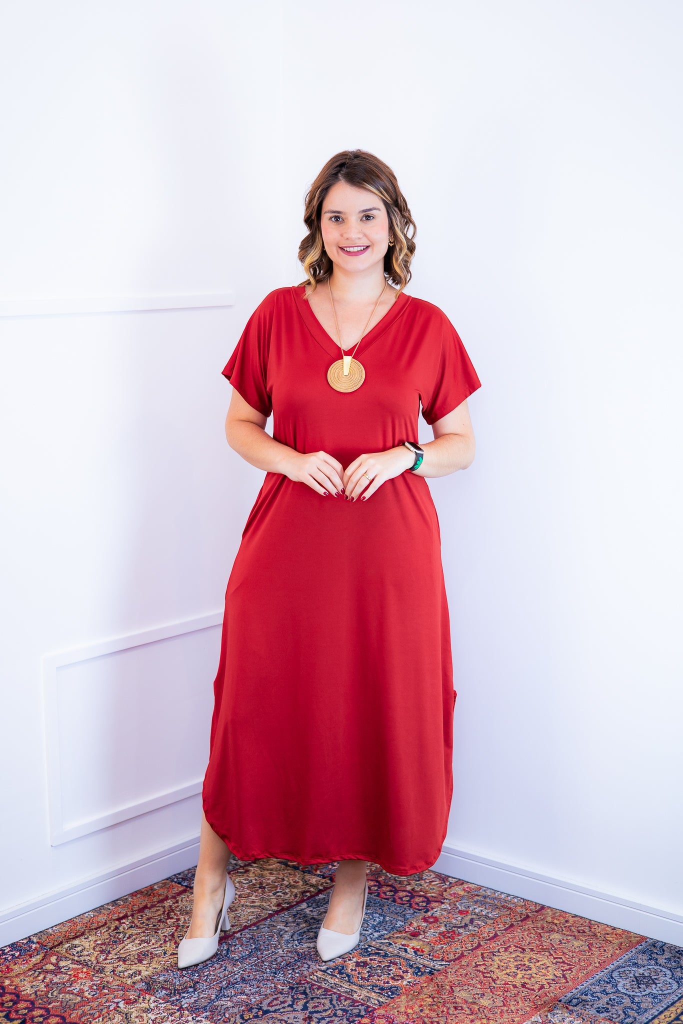 Vestido Antonella - Decote V e Fendas Laterais em Malha Confort - Bazar Online