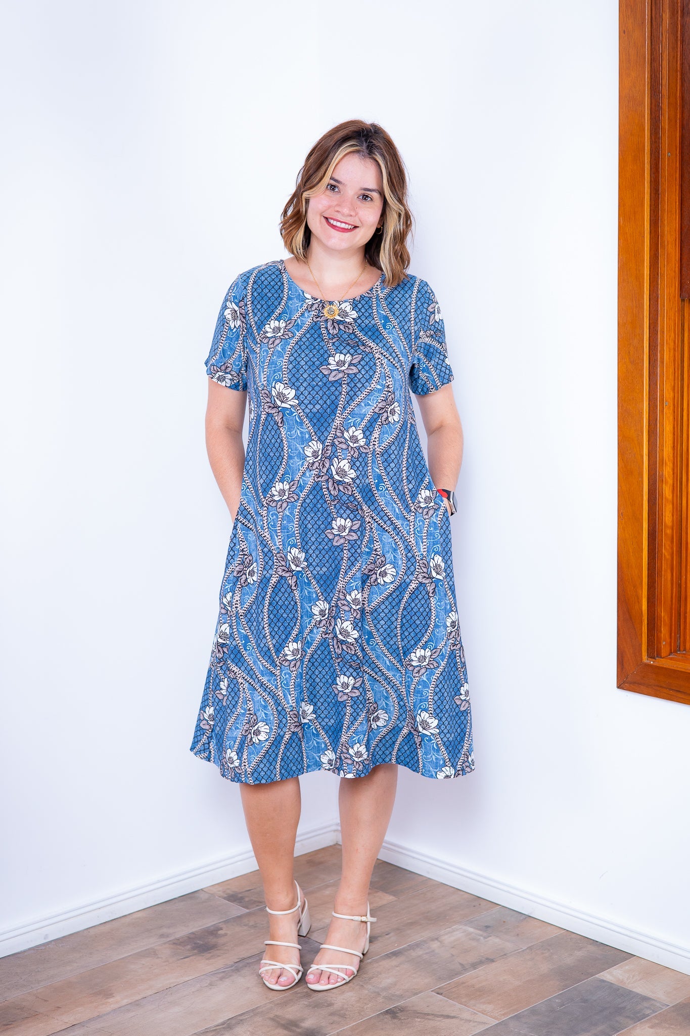 Vestido Sara - Malha Confort Midi com Manga - Bazar Online