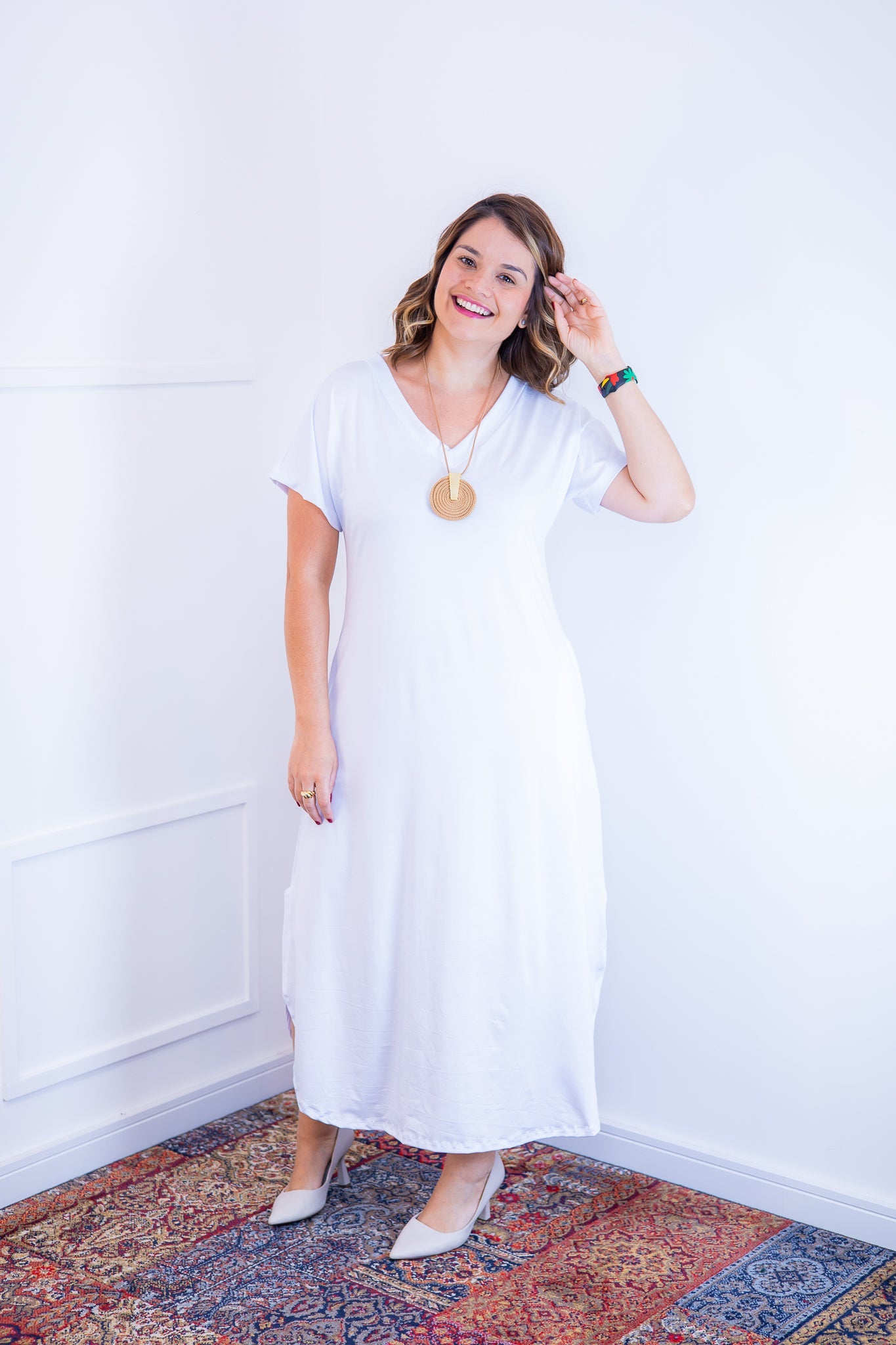 Vestido Antonella - Decote V e Fendas Laterais em Malha Confort - Bazar Online