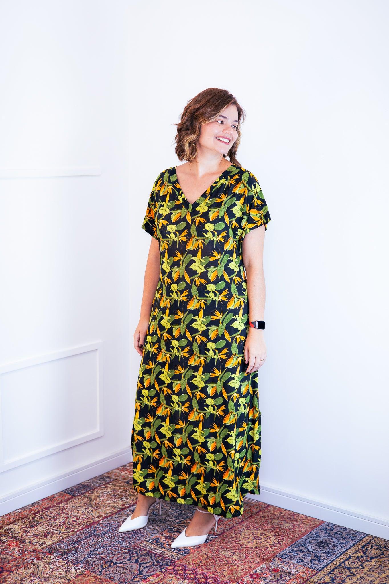 Vestido Antonella - Decote V e Fendas Laterais em Malha Confort - Bazar Online