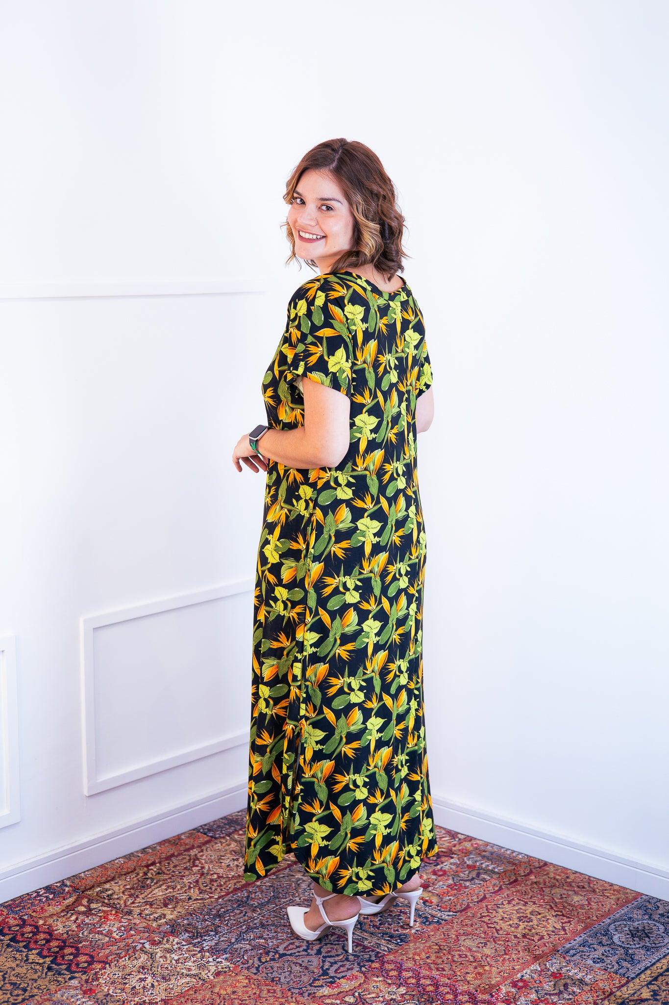 Vestido Antonella - Decote V e Fendas Laterais em Malha Confort - Bazar Online