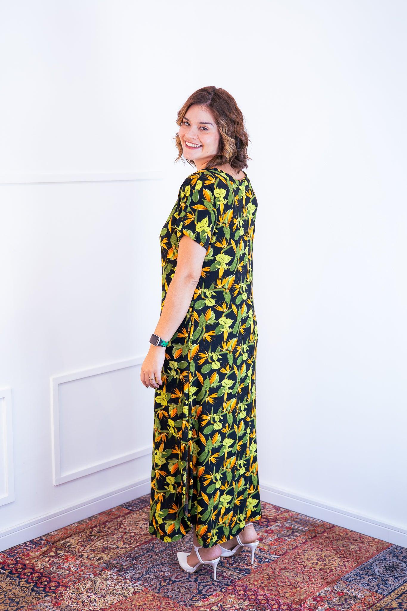 Vestido Antonella - Decote V e Fendas Laterais em Malha Confort - Bazar Online