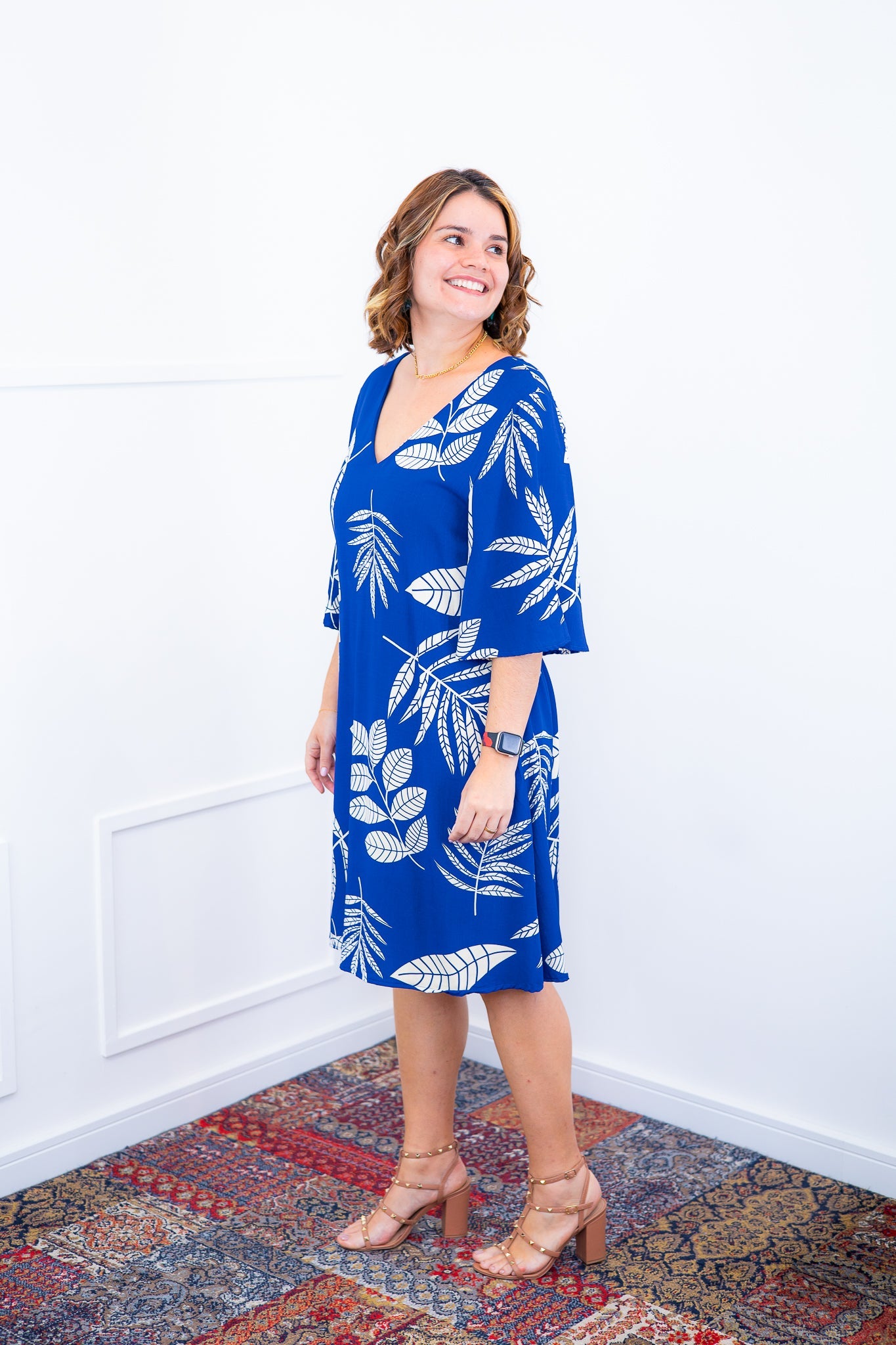 Vestido Sabrina - Decote V Manga Morcego em Viscolinho - Bazar Online