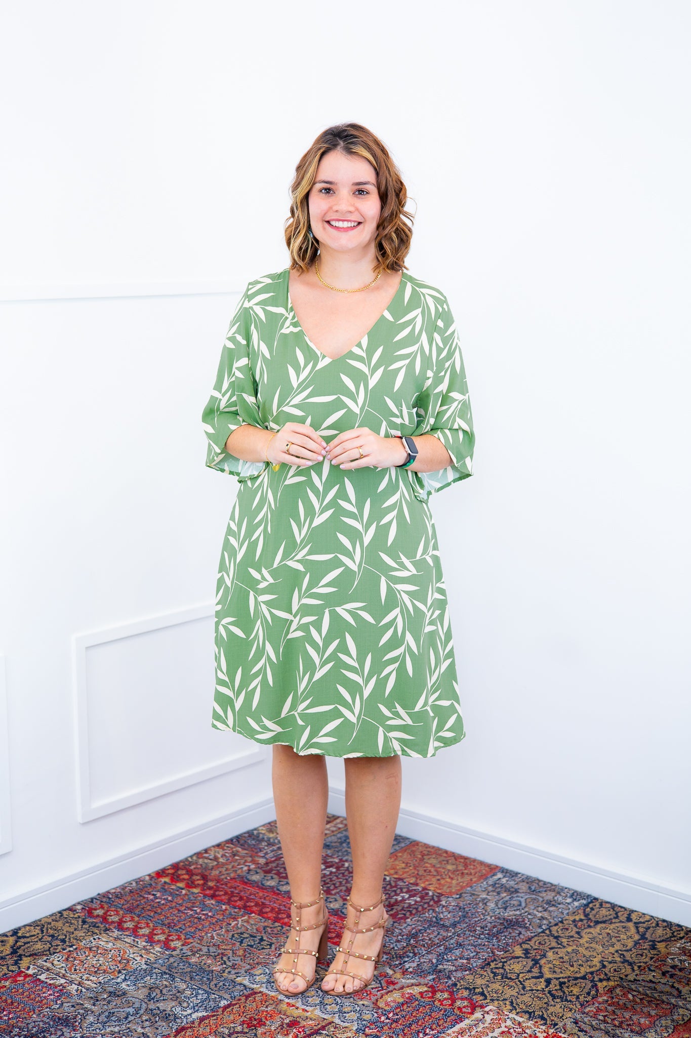 Vestido Sabrina - Decote V Manga Morcego em Viscolinho - Bazar Online