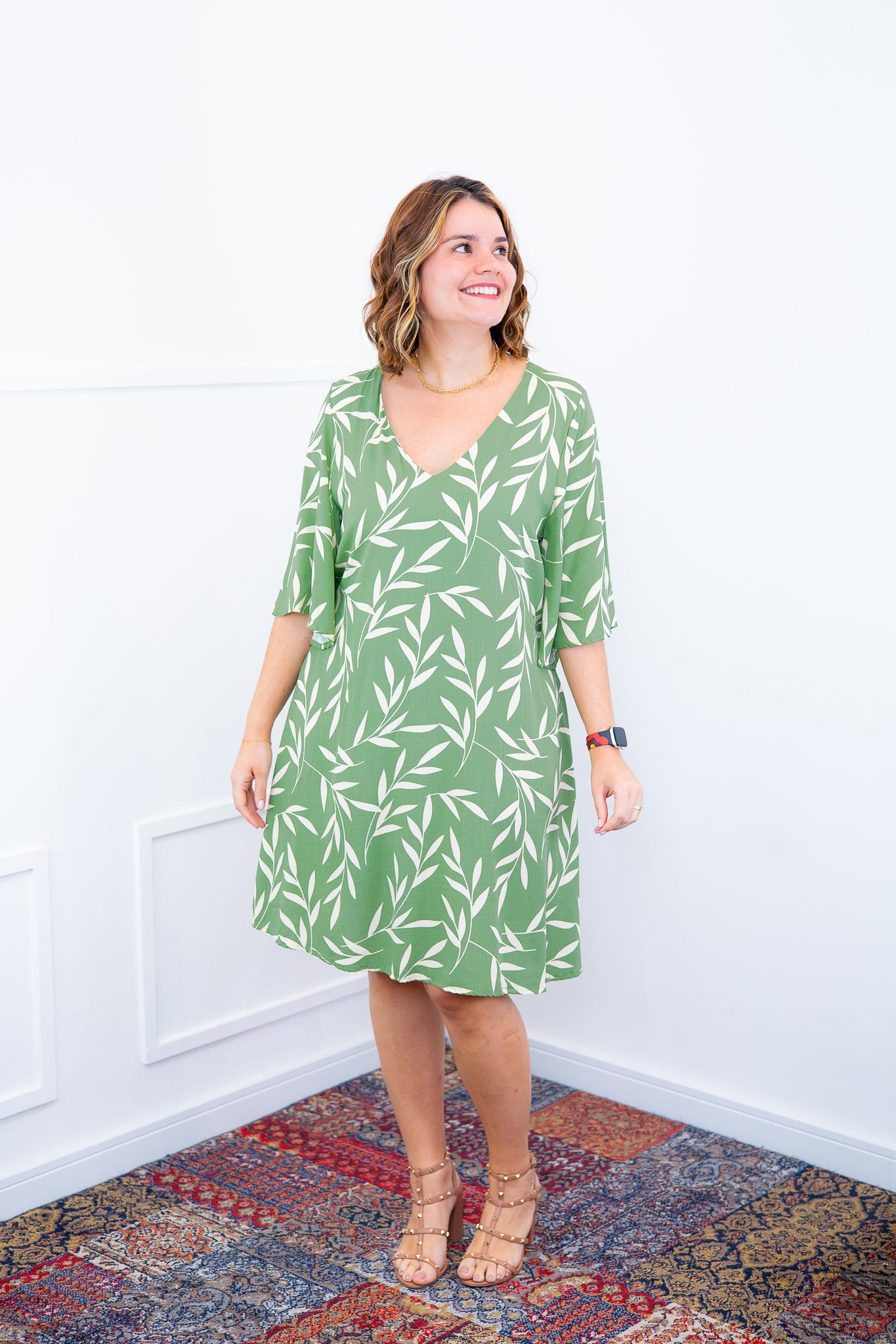 Vestido Sabrina - Decote V Manga Morcego em Viscolinho - Bazar Online