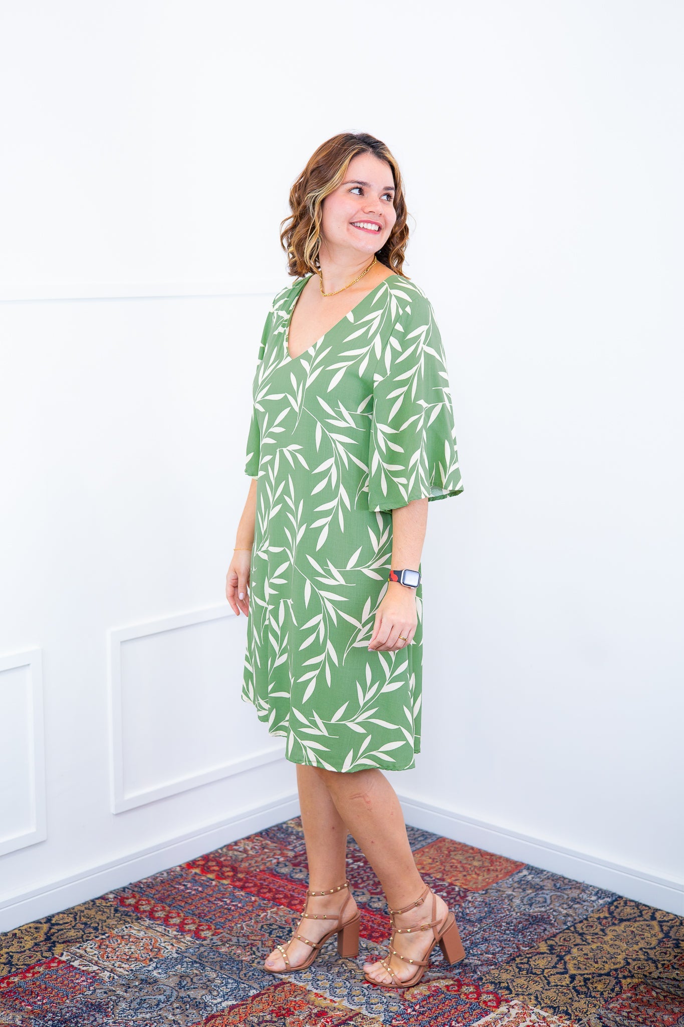 Vestido Sabrina - Decote V Manga Morcego em Viscolinho - Bazar Online